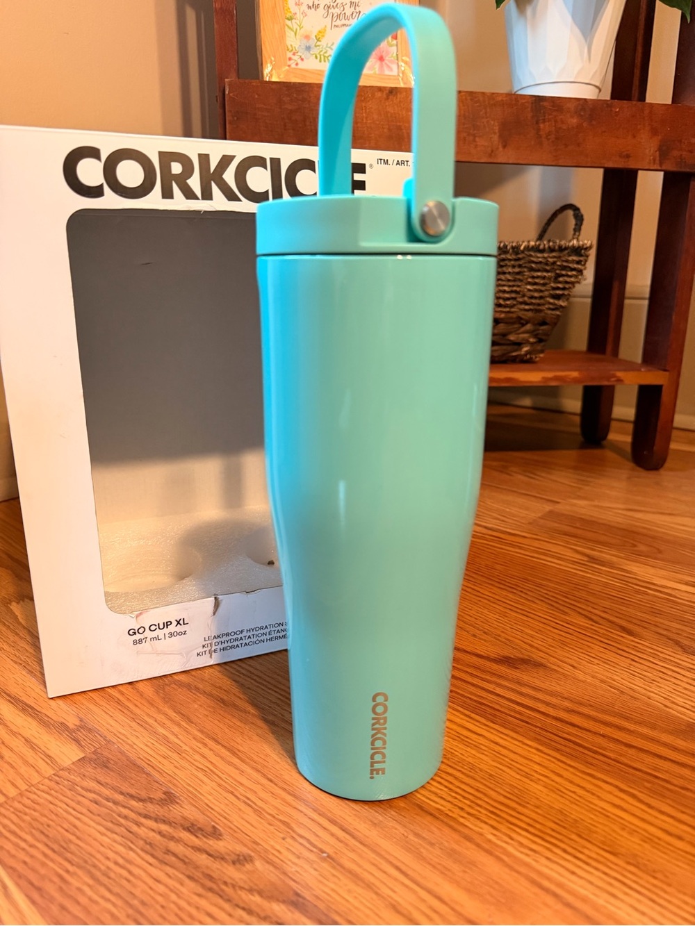 New Corkcicle Travel Tumbler in Turquoise with Carry Handle 30oz